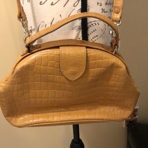 Giani Bernini vintage embossed leather detachable crossbody strap handbag